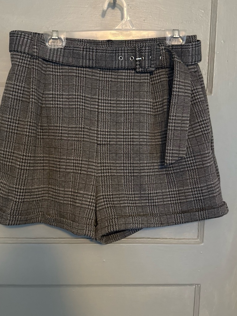 HALARA Plaid High-Waist Belted Shorts - Gray